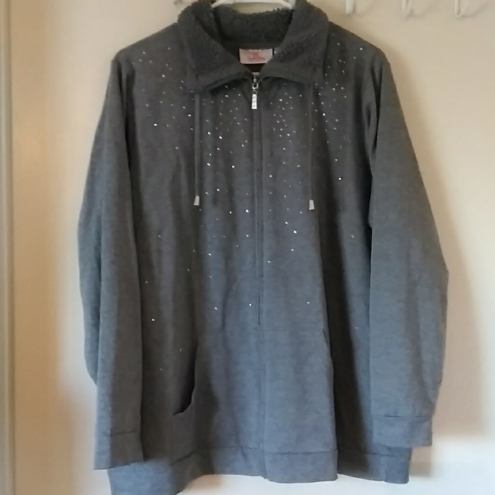 Plus size, gray zip up sweater. Faux fur collar.